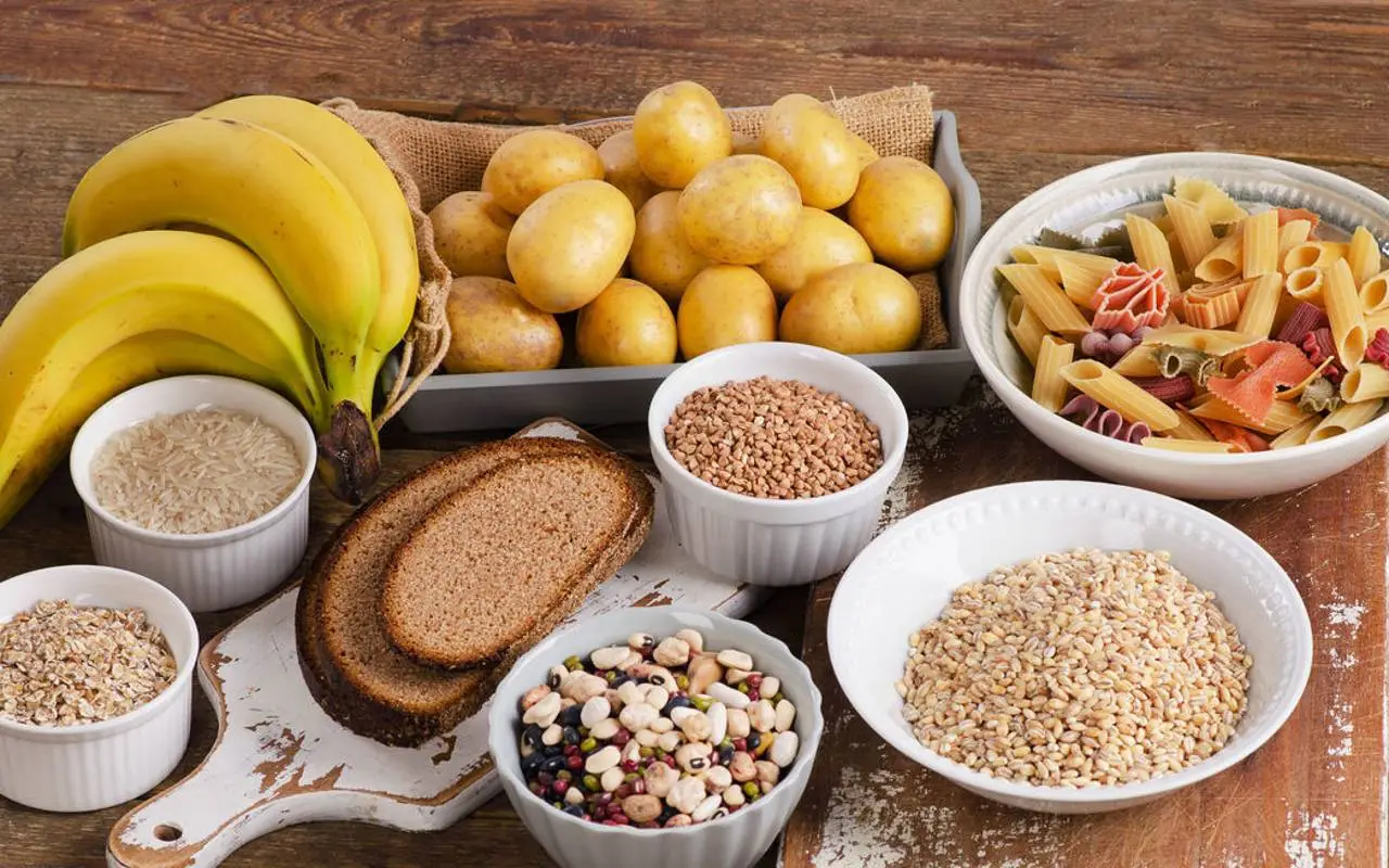 Mangiare carboidrati trasformati ti fa ingrassare e invecchiare: ecco quali sono e come evitarli