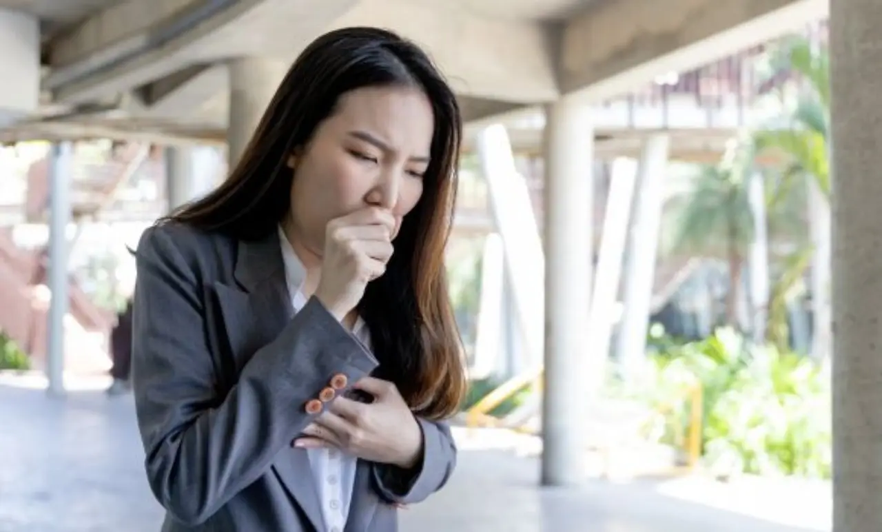 Tosse persistente? Ecco il segnale chiaro per distinguerla dall’allergia o da un’infezione