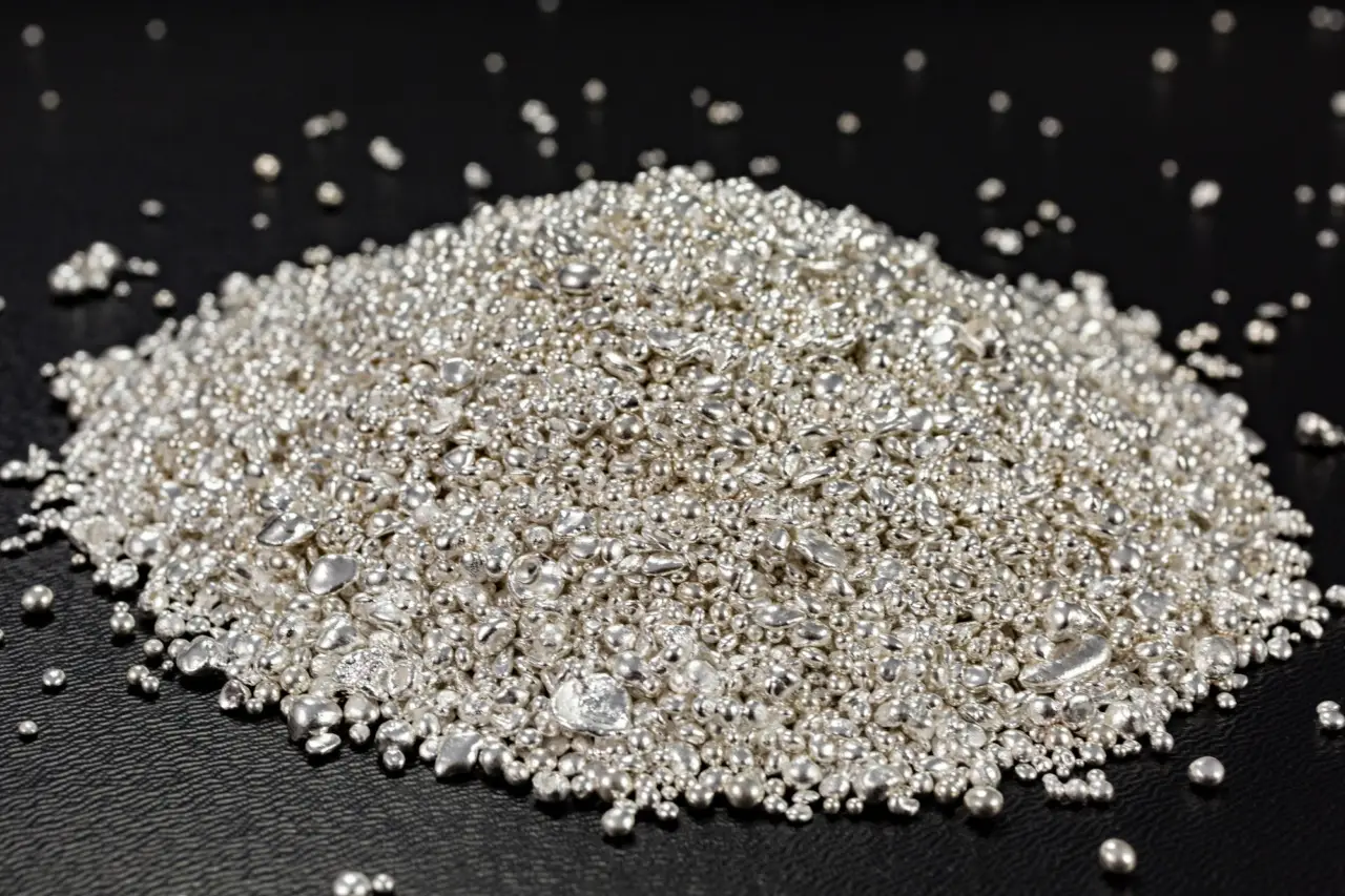 Il prezzo dell’argento sta per esplodere o crollare? Ecco cosa dicono gli esperti sul momento di vendere